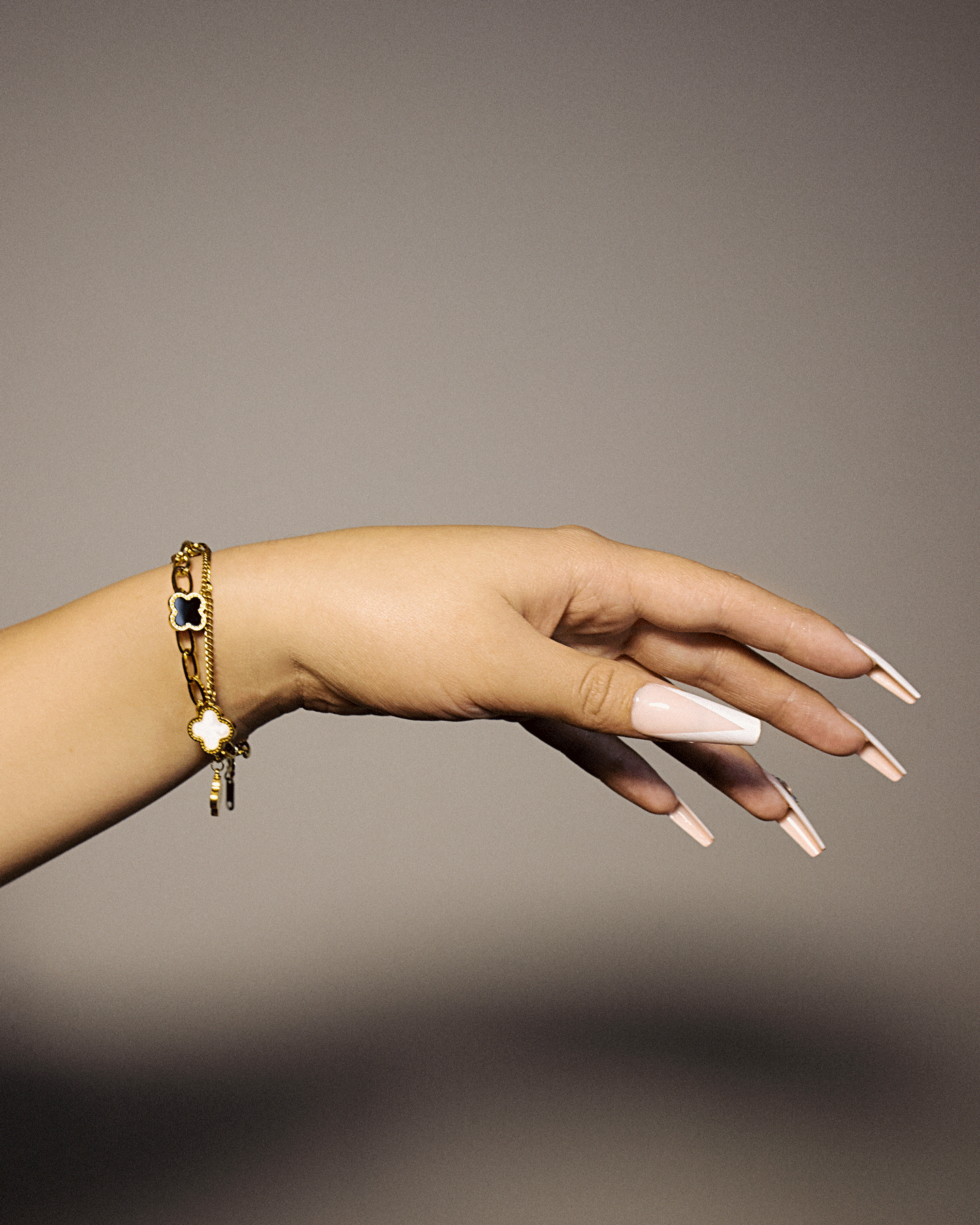 Pulsera Trébol Doble Mujer en oro laminado de 18k