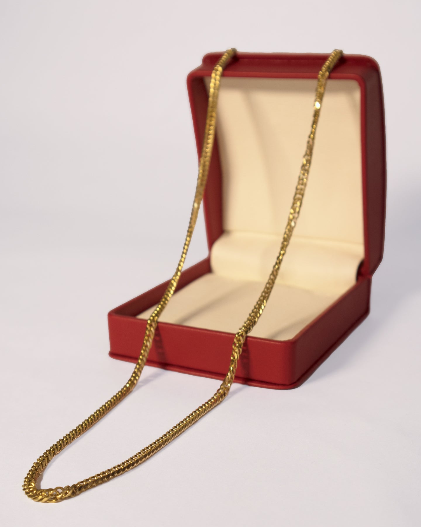 Cadena Barbada Hombre en oro laminado de 18k
