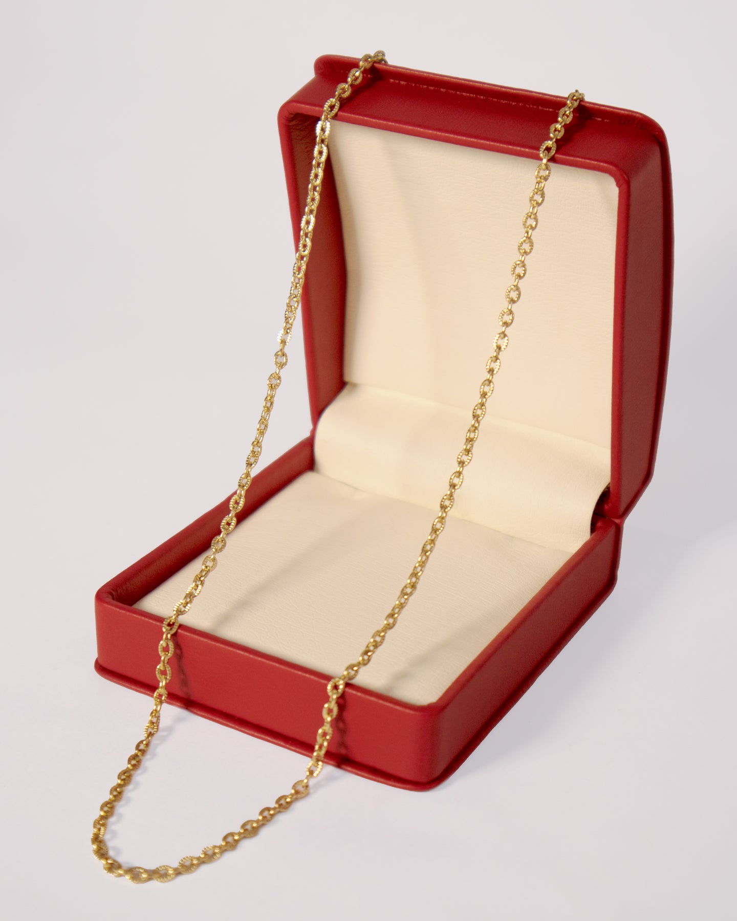 Cadena Ovalo Hombre en oro laminado de 18k