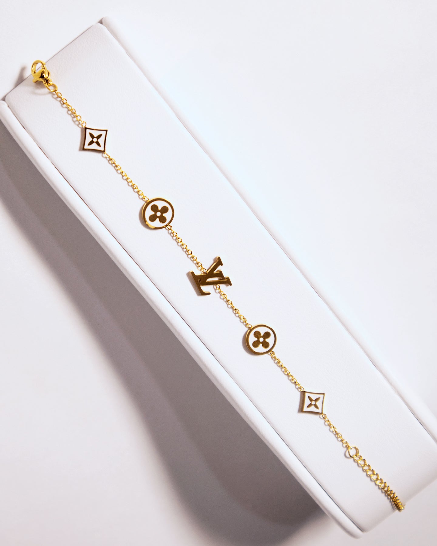 Pulsera LV Mujer en oro laminado de 18k