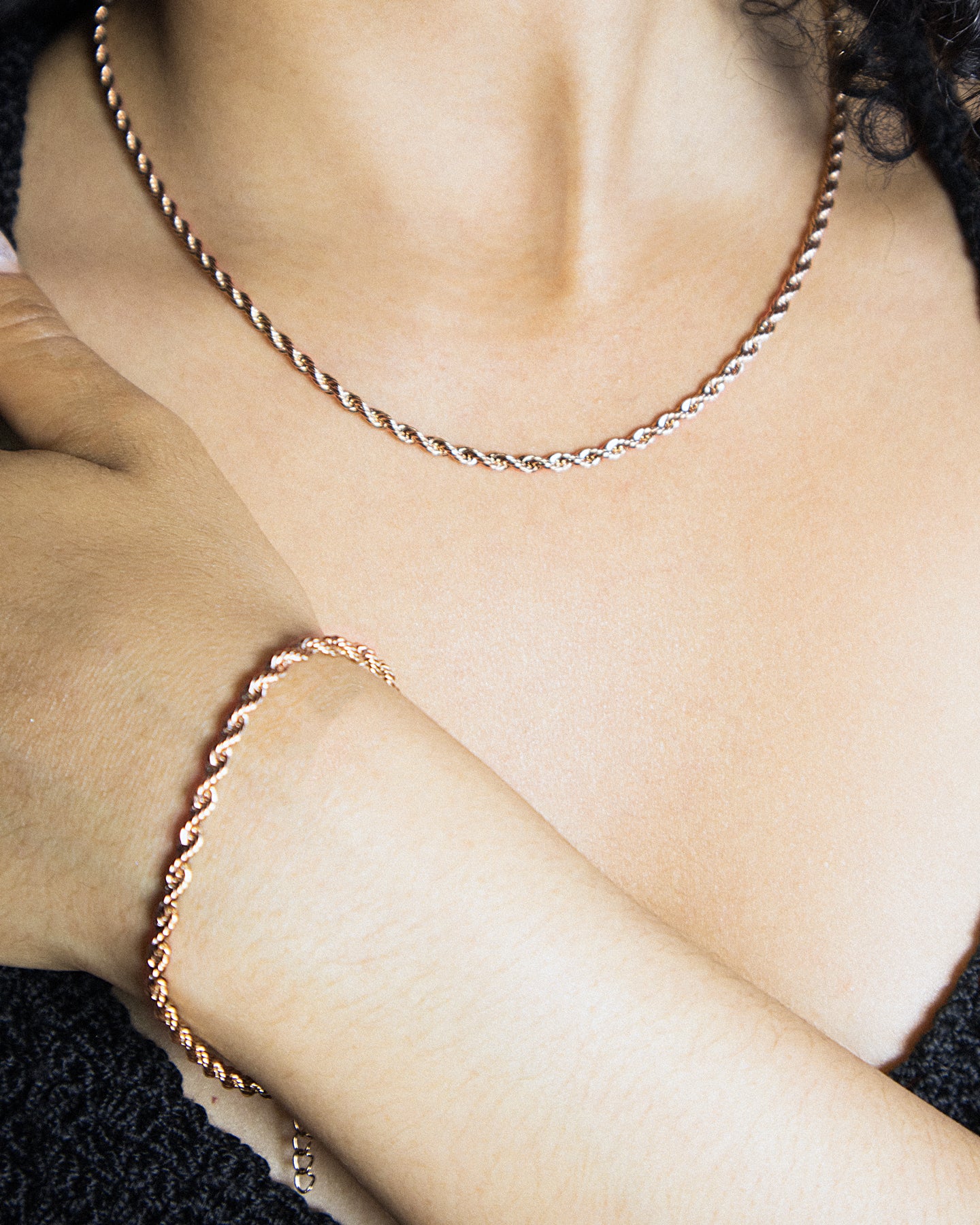 Combo Lazo Rosa Mujer en oro laminado de 18k